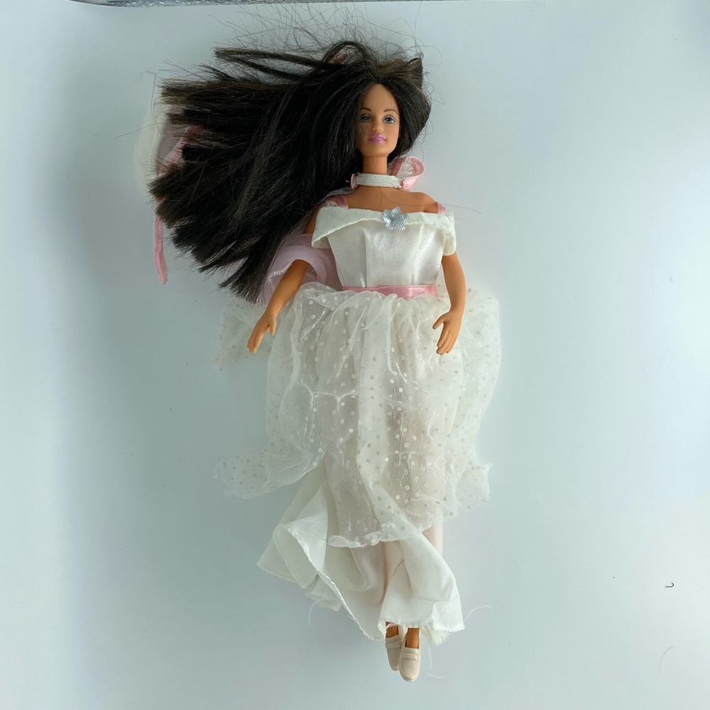 Fashion Barbie Doll in wedding dress brunette bendable vintage